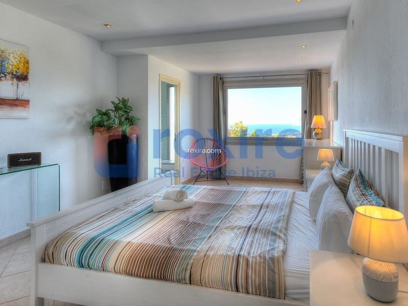 5 bedroom Villa for rent in Cala d'en Bou with pool garage - € 6,000 (Ref: 9774362)