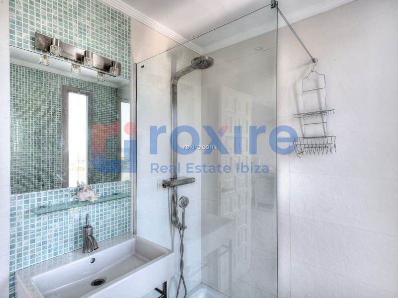 5 bedroom Villa for rent in Cala d'en Bou with pool garage - € 6,000 (Ref: 9774362)