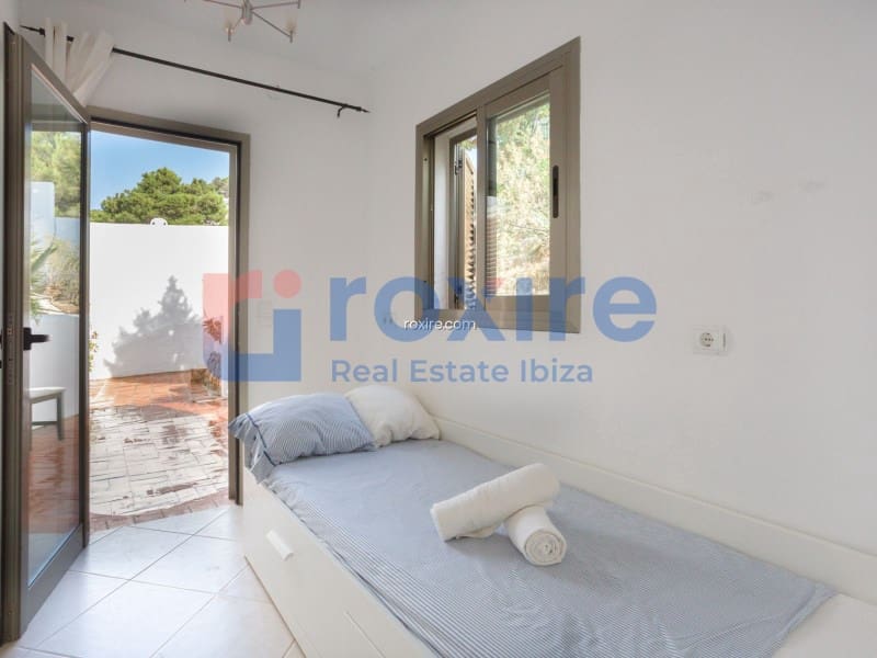 5 bedroom Villa for rent in Cala d'en Bou with pool garage - € 6,000 (Ref: 9774362)