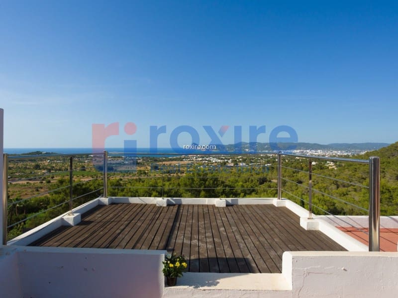 5 bedroom Villa for rent in Cala d'en Bou with pool garage - € 6,000 (Ref: 9774362)