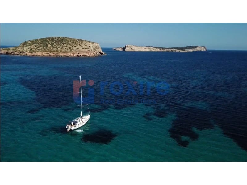 5 bedroom Villa for rent in Cala d'en Bou with pool garage - € 6,000 (Ref: 9774362)