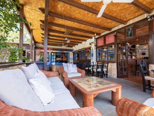 4 makuuhuone Maalaistalo myytävänä paikassa Cala d'en Bou, San Jose / Sant Josep de Sa Talaia mukana 
autotalli - 1 559 000 € (Ref: 9774397)