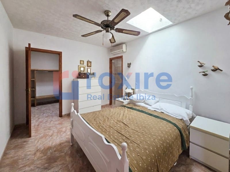 4 bedroom Commercial for sale in Cala d'en Bou with garage - € 1,559,000 (Ref: 9774398)