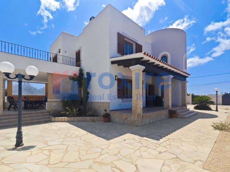 4 bedroom Villa for sale in Cala d'en Bou with pool garage - € 1,700,000 (Ref: 9774399)