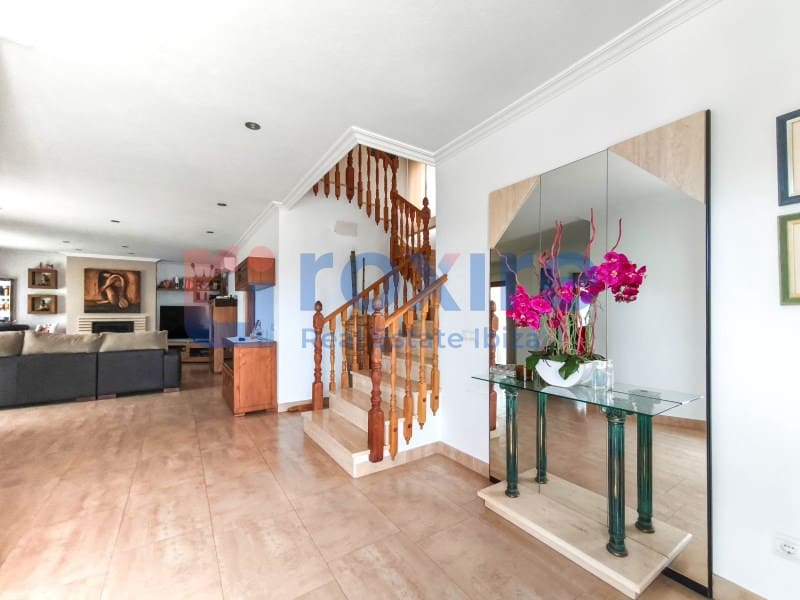 4 bedroom Villa for sale in Cala d'en Bou with pool garage - € 1,700,000 (Ref: 9774399)