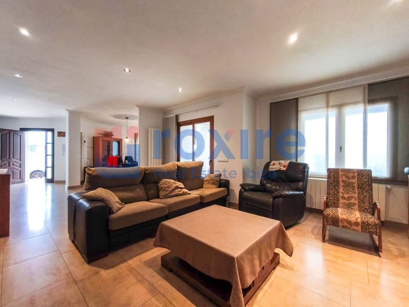 4 bedroom Villa for sale in Cala d'en Bou with pool garage - € 1,700,000 (Ref: 9774399)