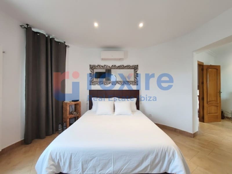 4 bedroom Villa for sale in Cala d'en Bou with pool garage - € 1,700,000 (Ref: 9774399)