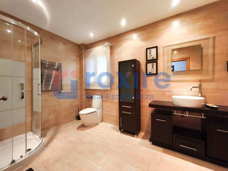 4 bedroom Villa for sale in Cala d'en Bou with pool garage - € 1,700,000 (Ref: 9774399)