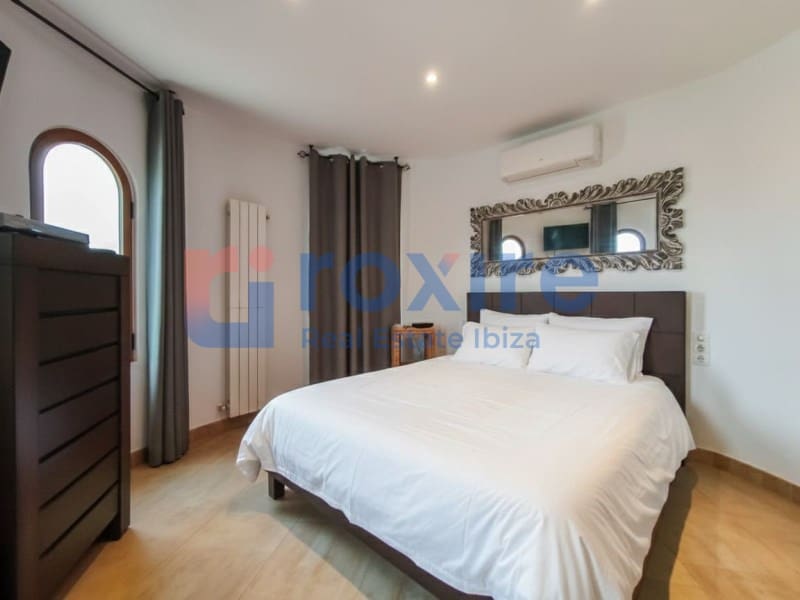 4 bedroom Villa for sale in Cala d'en Bou with pool garage - € 1,700,000 (Ref: 9774399)