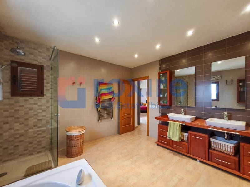 4 bedroom Villa for sale in Cala d'en Bou with pool garage - € 1,700,000 (Ref: 9774399)