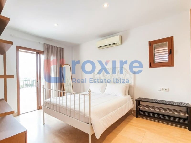 4 bedroom Villa for sale in Cala d'en Bou with pool garage - € 1,700,000 (Ref: 9774399)