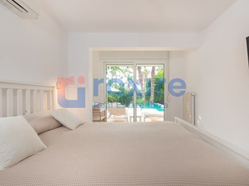 3 soveværelse Villa til salg i Santa Eulalia / Santa Eularia med swimmingpool - € 1.850.000 (Ref: 9778017)