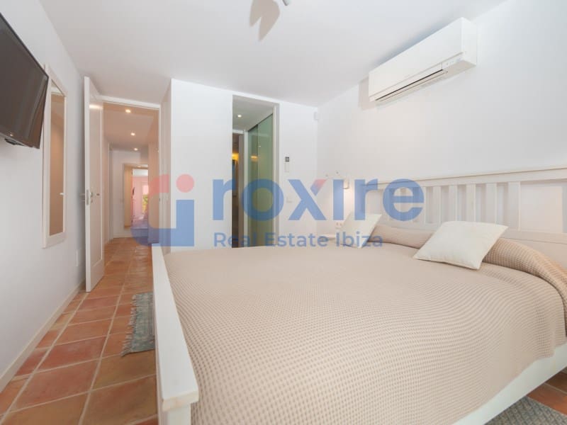 3 soveværelse Villa til salg i Santa Eulalia / Santa Eularia med swimmingpool - € 1.850.000 (Ref: 9778017)