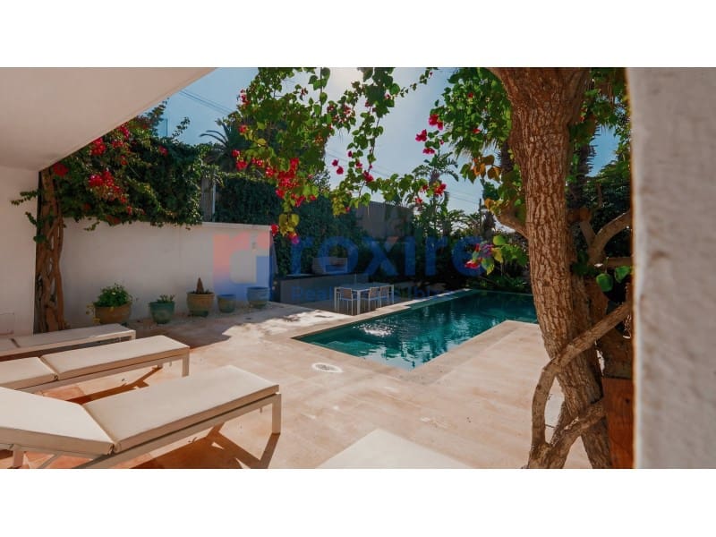 3 soveværelse Villa til salg i Santa Eulalia / Santa Eularia med swimmingpool - € 1.850.000 (Ref: 9778017)