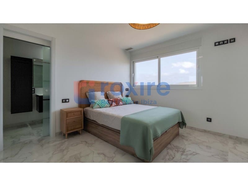 3 bedroom Flat for rent in Cala d'en Bou with pool garage - € 3,900 (Ref: 9778030)