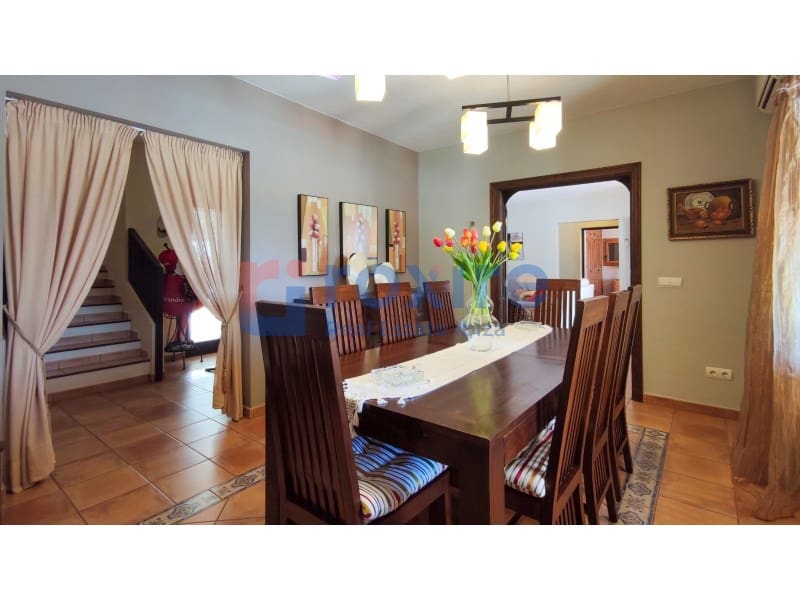 4 makuuhuone Huvila vuokrattavana paikassa Sant Antoni de Portmany mukana uima-altaan 
autotalli - 10 000 € (Ref: 9778031)