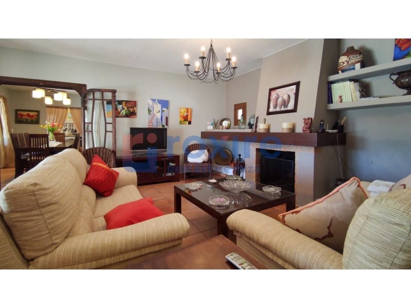 4 makuuhuone Huvila vuokrattavana paikassa Sant Antoni de Portmany mukana uima-altaan 
autotalli - 10 000 € (Ref: 9778031)