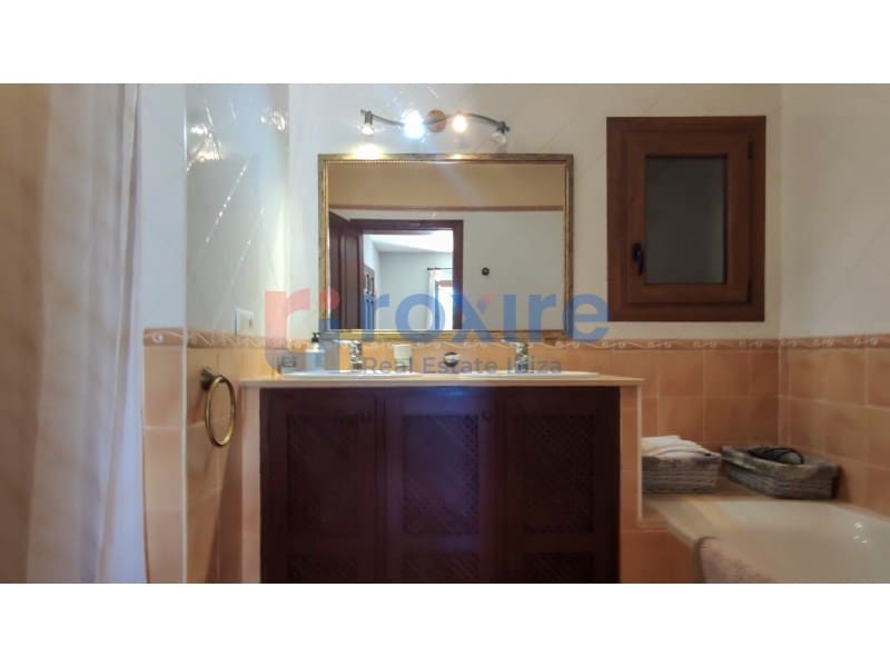 4 makuuhuone Huvila vuokrattavana paikassa Sant Antoni de Portmany mukana uima-altaan 
autotalli - 10 000 € (Ref: 9778031)