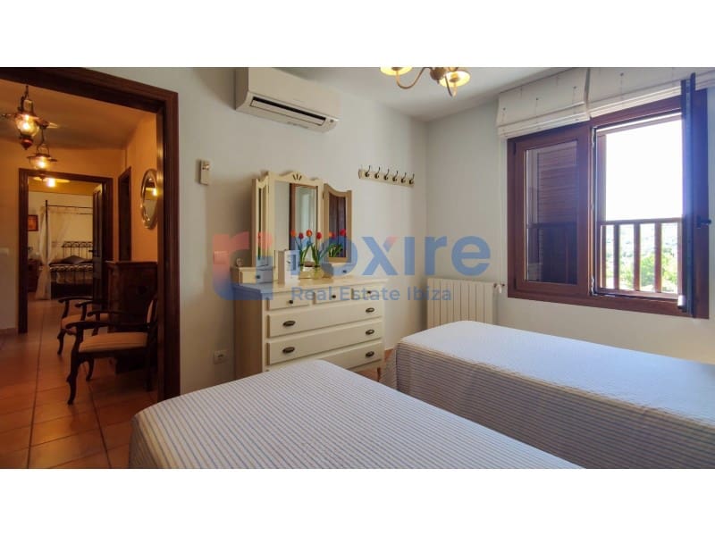 4 makuuhuone Huvila vuokrattavana paikassa Sant Antoni de Portmany mukana uima-altaan 
autotalli - 10 000 € (Ref: 9778031)