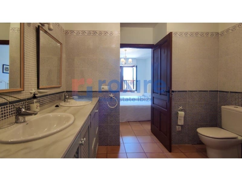 4 makuuhuone Huvila vuokrattavana paikassa Sant Antoni de Portmany mukana uima-altaan 
autotalli - 10 000 € (Ref: 9778031)