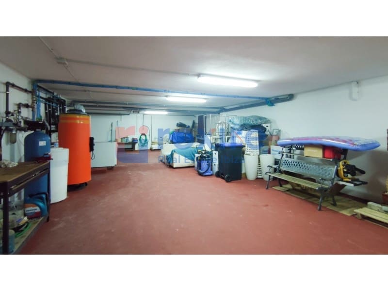 4 makuuhuone Huvila vuokrattavana paikassa Sant Antoni de Portmany mukana uima-altaan 
autotalli - 10 000 € (Ref: 9778031)