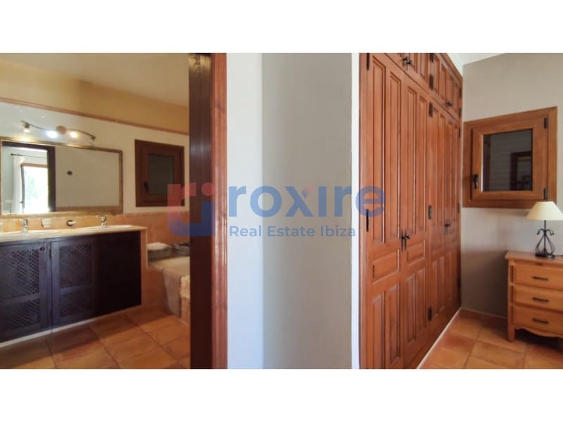 4 makuuhuone Huvila vuokrattavana paikassa Sant Antoni de Portmany mukana uima-altaan 
autotalli - 10 000 € (Ref: 9778031)