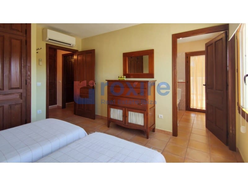 4 makuuhuone Huvila vuokrattavana paikassa Sant Antoni de Portmany mukana uima-altaan 
autotalli - 10 000 € (Ref: 9778031)