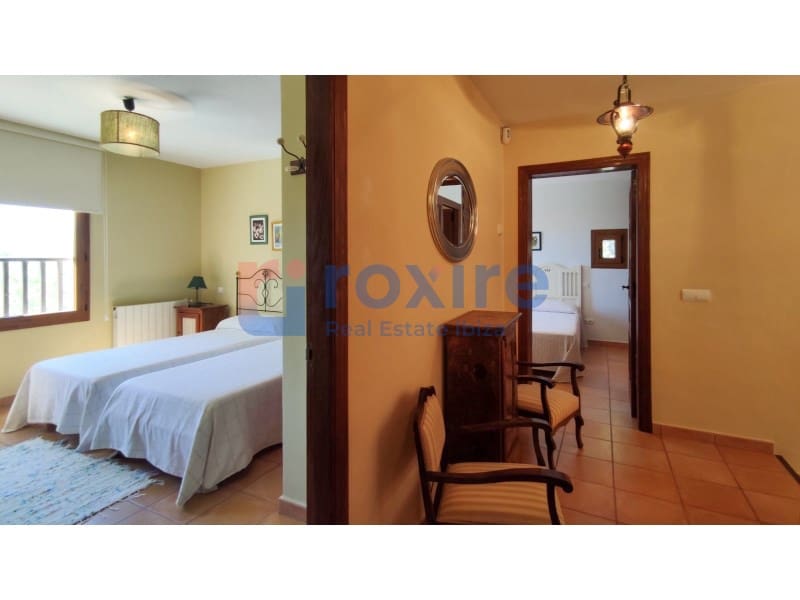 4 makuuhuone Huvila vuokrattavana paikassa Sant Antoni de Portmany mukana uima-altaan 
autotalli - 10 000 € (Ref: 9778031)