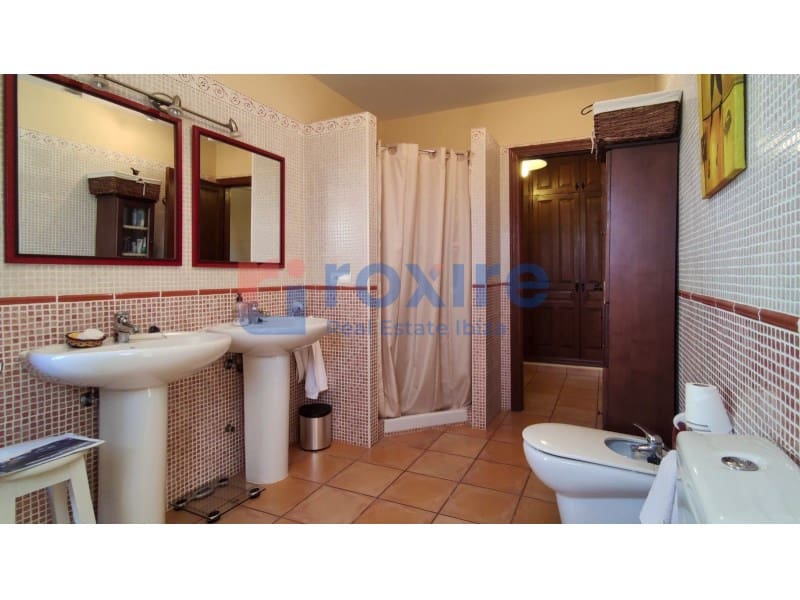 4 makuuhuone Huvila vuokrattavana paikassa Sant Antoni de Portmany mukana uima-altaan 
autotalli - 10 000 € (Ref: 9778031)