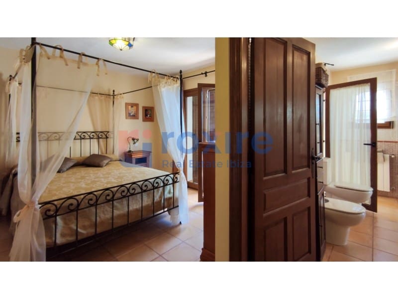 4 makuuhuone Huvila vuokrattavana paikassa Sant Antoni de Portmany mukana uima-altaan 
autotalli - 10 000 € (Ref: 9778031)