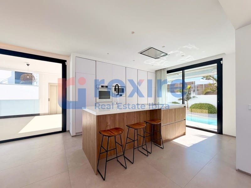 5 sovrum Radhus till salu i Nuestra Senora de Jesus med pool garage - 2 700 000 € (Ref: 9778034)