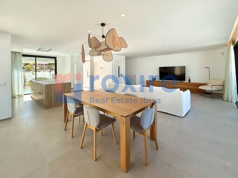 5 sovrum Radhus till salu i Nuestra Senora de Jesus med pool garage - 2 700 000 € (Ref: 9778034)