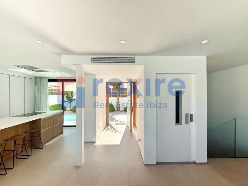 5 sovrum Radhus till salu i Nuestra Senora de Jesus med pool garage - 2 700 000 € (Ref: 9778034)