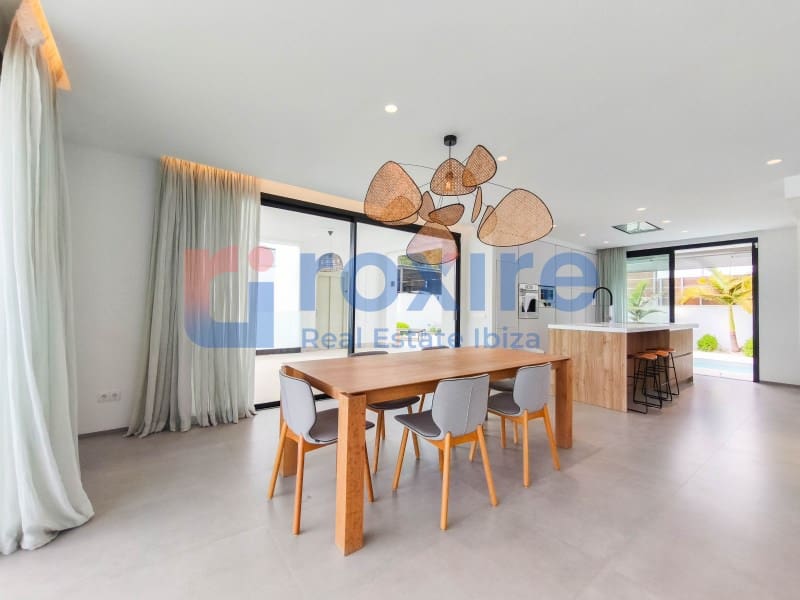 5 chambre Villa/Maison Mitoyenne à vendre à Nuestra Senora de Jesus avec piscine garage - 2 700 000 € (Ref: 9778034)