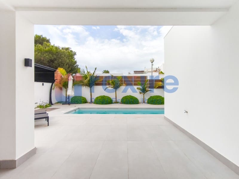 5 chambre Villa/Maison Mitoyenne à vendre à Nuestra Senora de Jesus avec piscine garage - 2 700 000 € (Ref: 9778034)