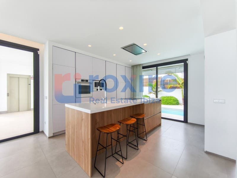 5 chambre Villa/Maison Mitoyenne à vendre à Nuestra Senora de Jesus avec piscine garage - 2 700 000 € (Ref: 9778034)