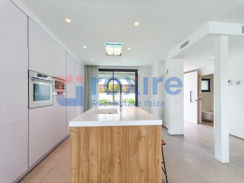 5 chambre Villa/Maison Mitoyenne à vendre à Nuestra Senora de Jesus avec piscine garage - 2 700 000 € (Ref: 9778034)