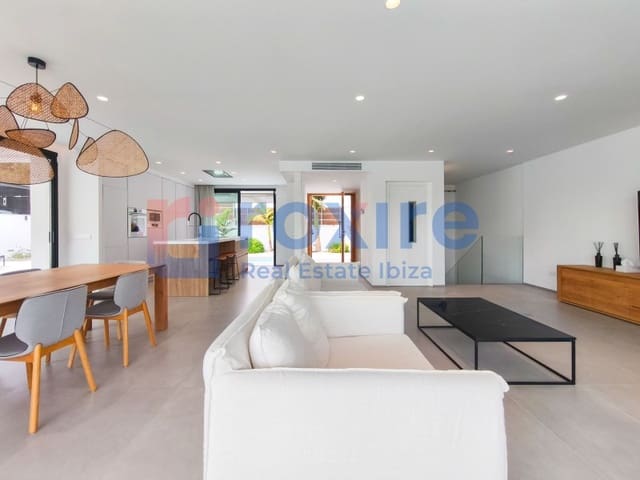 5 slaapkamer Rijtjeshuis te koop in Nuestra Señora de Jesus, Santa Eulalia / Santa Eularia met zwembad garage - € 2.700.000 (Ref: 9778034)