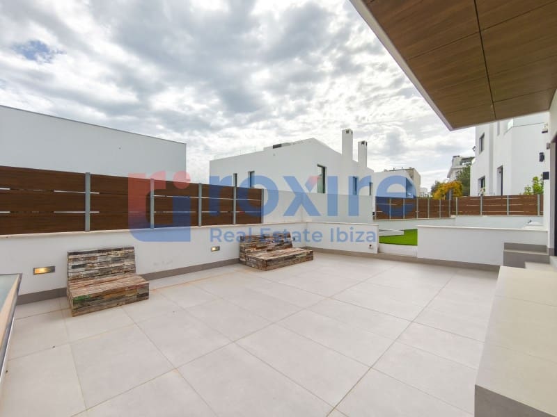 5 chambre Villa/Maison Mitoyenne à vendre à Nuestra Senora de Jesus avec piscine garage - 2 700 000 € (Ref: 9778034)