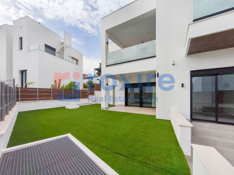 5 chambre Villa/Maison Mitoyenne à vendre à Nuestra Senora de Jesus avec piscine garage - 2 700 000 € (Ref: 9778034)