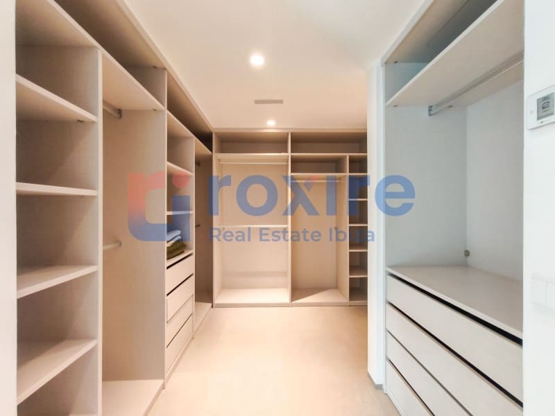 5 chambre Villa/Maison Mitoyenne à vendre à Nuestra Senora de Jesus avec piscine garage - 2 700 000 € (Ref: 9778034)