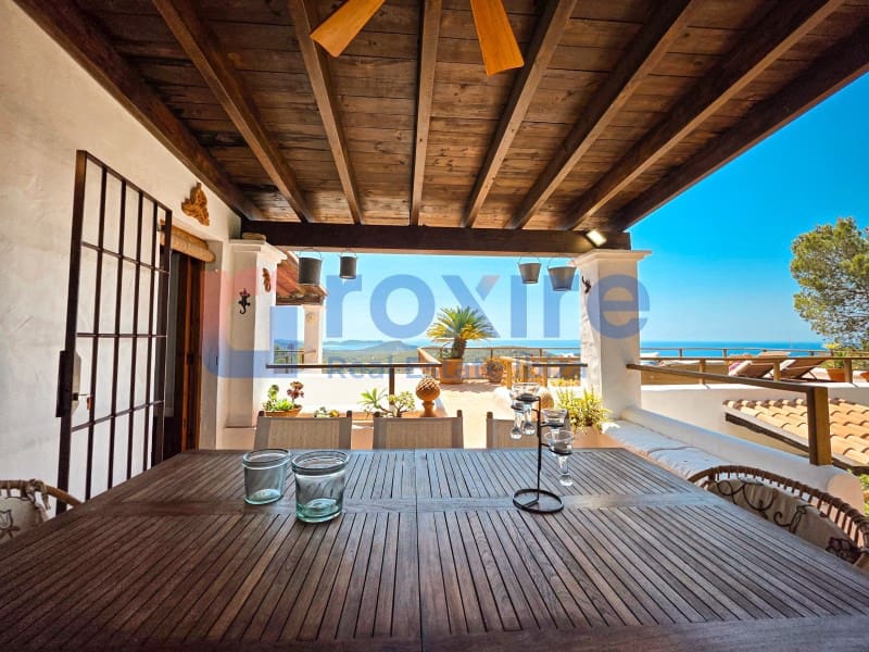 Villa/Maison de 6 chambres à louer à Es Cubells avec piscine - 12 000 € (Ref: 9778037)