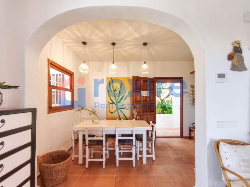 6 slaapkamer Villa te huur in Es Cubells met zwembad - € 12.000 (Ref: 9778037)