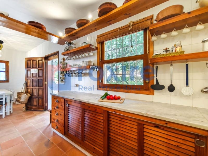 6 slaapkamer Villa te huur in Es Cubells met zwembad - € 12.000 (Ref: 9778037)