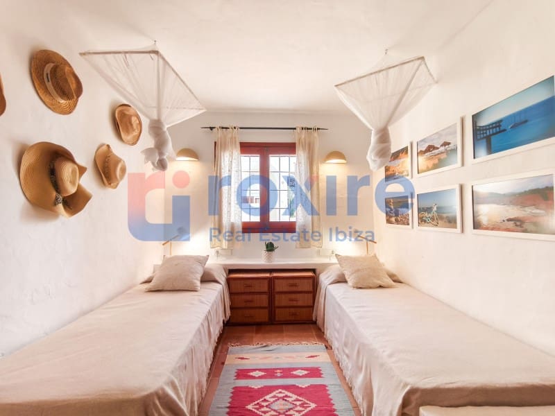 6 slaapkamer Villa te huur in Es Cubells met zwembad - € 12.000 (Ref: 9778037)