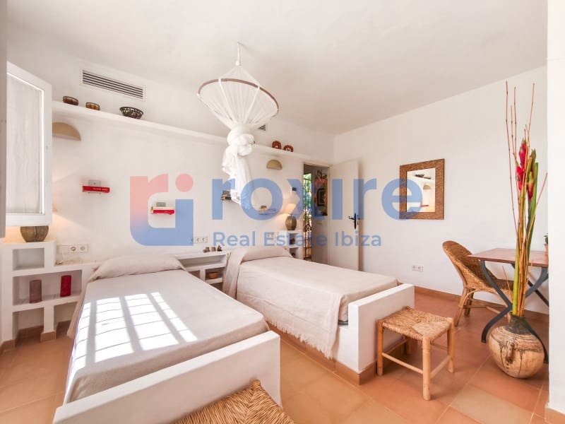 6 slaapkamer Villa te huur in Es Cubells met zwembad - € 12.000 (Ref: 9778037)