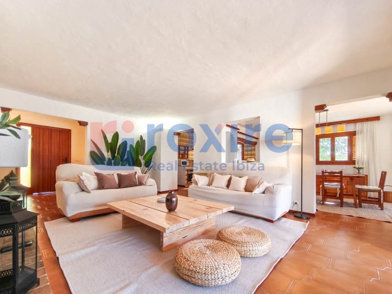 3 bedroom Villa for rent in Sant Rafael de Sa Creu with pool - € 5,500 (Ref: 9855365)