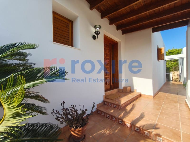 3 bedroom Villa for rent in Sant Rafael de Sa Creu with pool - € 5,500 (Ref: 9855365)