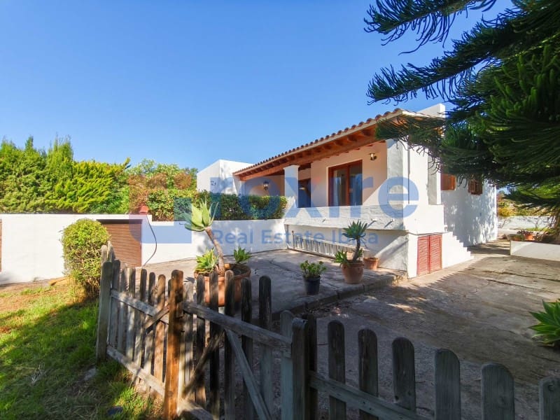 3 bedroom Villa for rent in Sant Rafael de Sa Creu with pool - € 5,500 (Ref: 9855365)