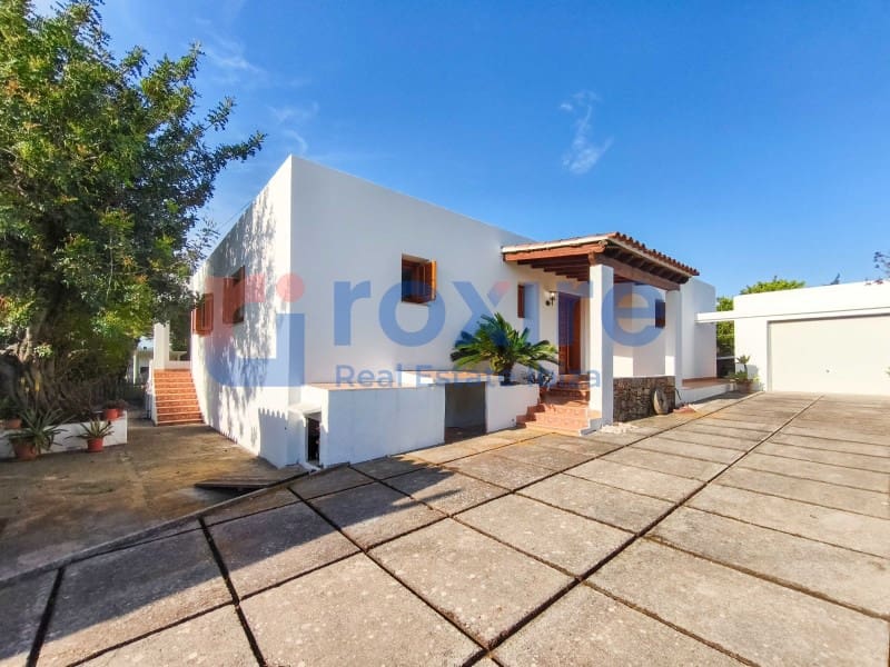 3 bedroom Villa for rent in Sant Rafael de Sa Creu with pool - € 5,500 (Ref: 9855365)